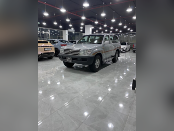 Toyota  Land Cruiser  GXR  2007  Manual  275,000 Km  6 Cylinder  Four Wheel Drive (4WD)  SUV  Silver