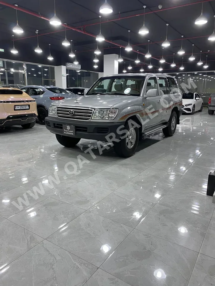 Toyota Land Cruiser GXR 2007 Manual 275,000 Km 6 Cylinder Four Wheel Drive (4WD) SUV Silver