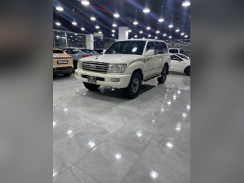 Toyota  Land Cruiser  VXR  2007  Automatic  571,000 Km  8 Cylinder  Four Wheel Drive (4WD)  SUV  White