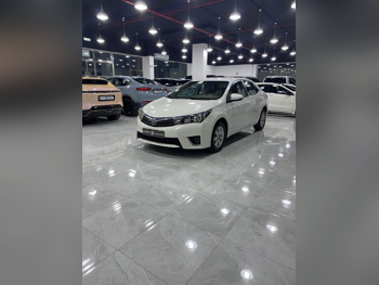 Toyota  Corolla  XLI  2015  Automatic  184,000 Km  4 Cylinder  Front Wheel Drive (FWD)  Sedan  White