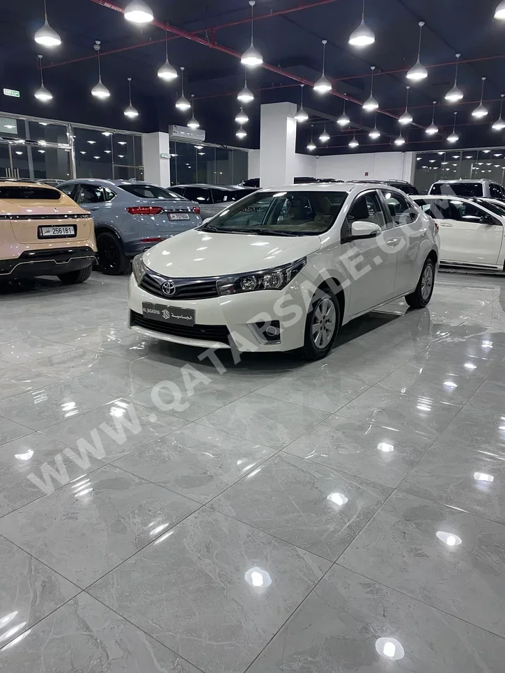 Toyota Corolla XLI 2015 Automatic 184,000 Km 4 Cylinder Front Wheel Drive (FWD) Sedan White