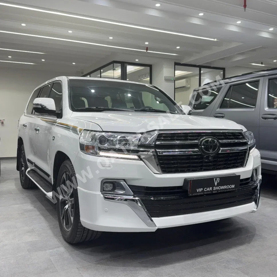 Toyota Land Cruiser VXR 2021 Automatic 226,000 Km 8 Cylinder Four Wheel Drive (4WD) SUV White