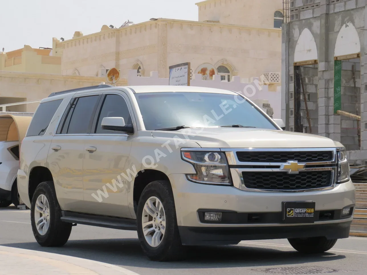 Chevrolet Tahoe LS 2016 Automatic 57,000 Km 8 Cylinder Rear Wheel Drive (RWD) SUV Gold