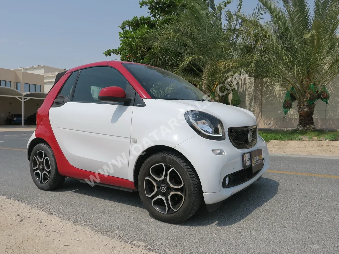Smart Passion 2016 Automatic 47,000 Km 3 Cylinder Front Wheel Drive (FWD) Convertible White and Red