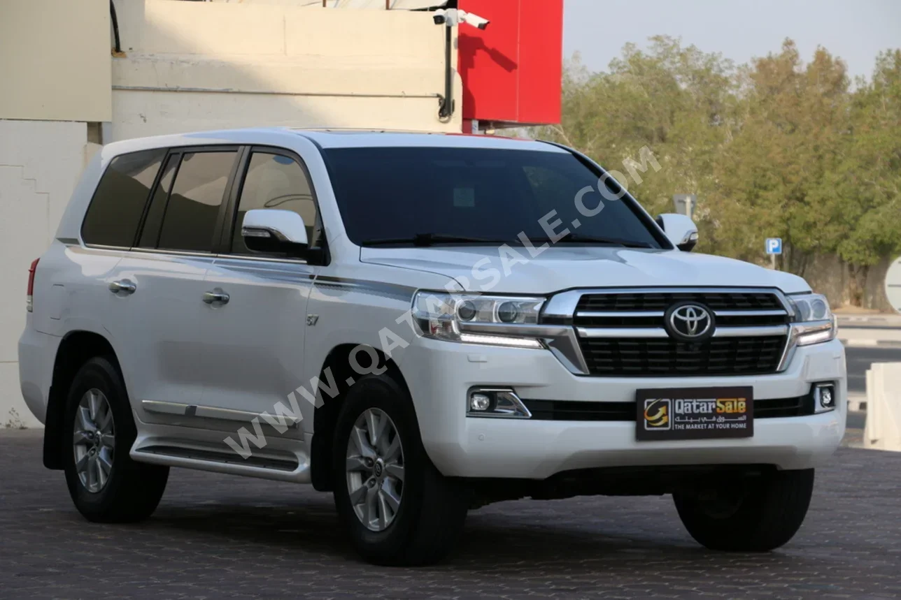 Toyota Land Cruiser VXR 2019 Automatic 234,000 Km 8 Cylinder Four Wheel Drive (4WD) SUV White