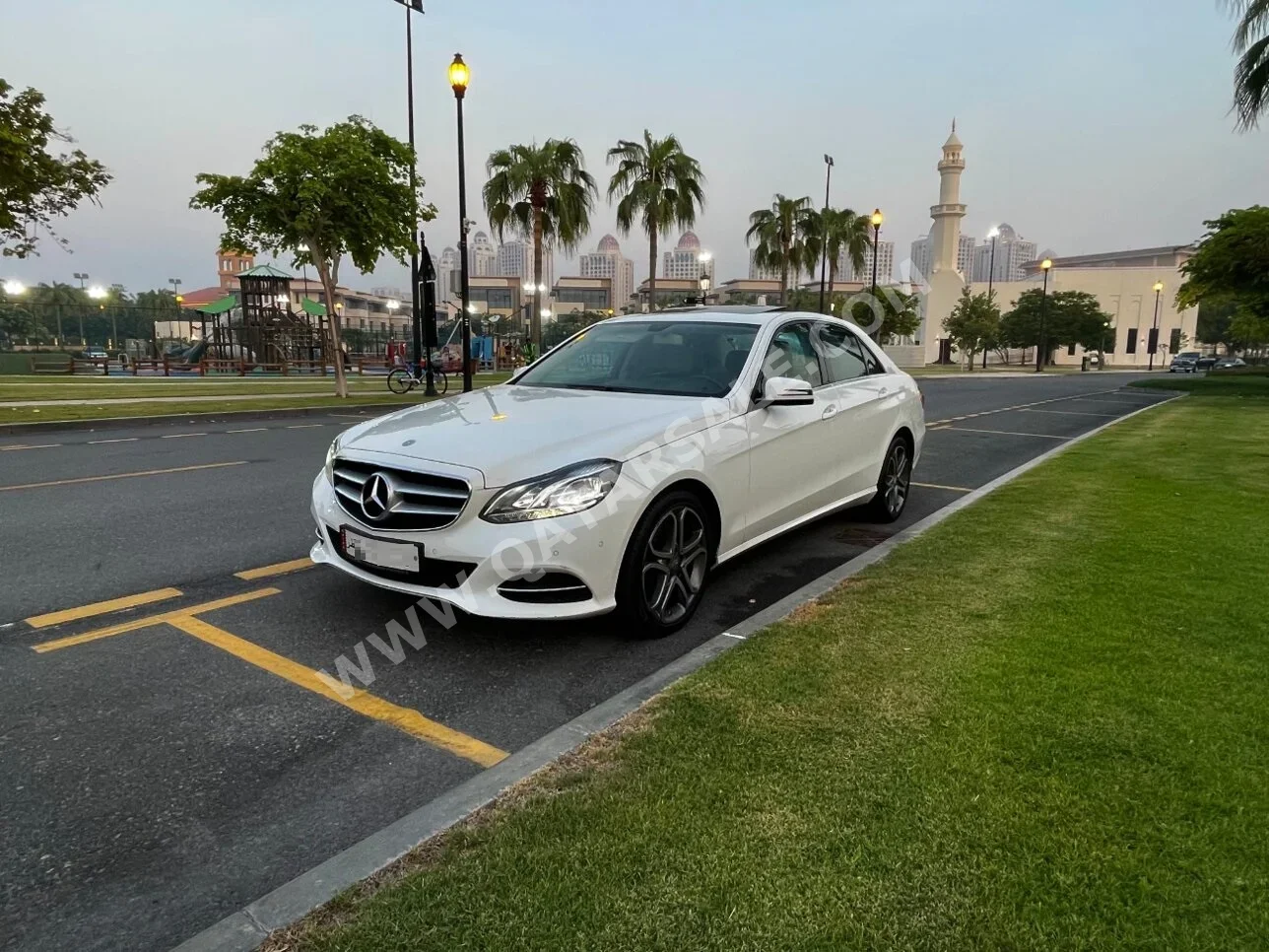 Mercedes-Benz E-Class 200 2016 Automatic 110,000 Km 4 Cylinder Front Wheel Drive (FWD) Sedan White