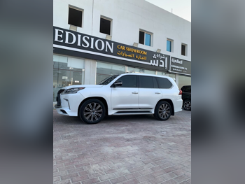 Lexus  LX  570 S  2017  Automatic  256,000 Km  8 Cylinder  Four Wheel Drive (4WD)  SUV  White