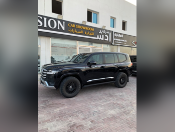 Toyota  Land Cruiser  GXR  2024  Automatic  68,000 Km  6 Cylinder  Four Wheel Drive (4WD)  SUV  Black  With Warranty