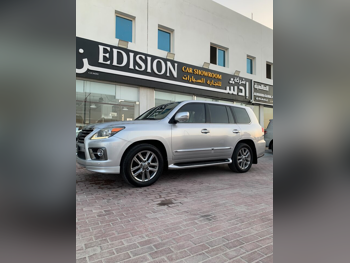 Lexus  LX  570 S  2015  Automatic  229,000 Km  8 Cylinder  Four Wheel Drive (4WD)  SUV  Silver