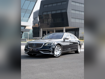 مرسيدس - بنز  مايباخ  S650  2018  اوتوماتيك  50,000 كم  12 سلندر  دفع كلي مستمر  سيدان  اسود و ذهبي