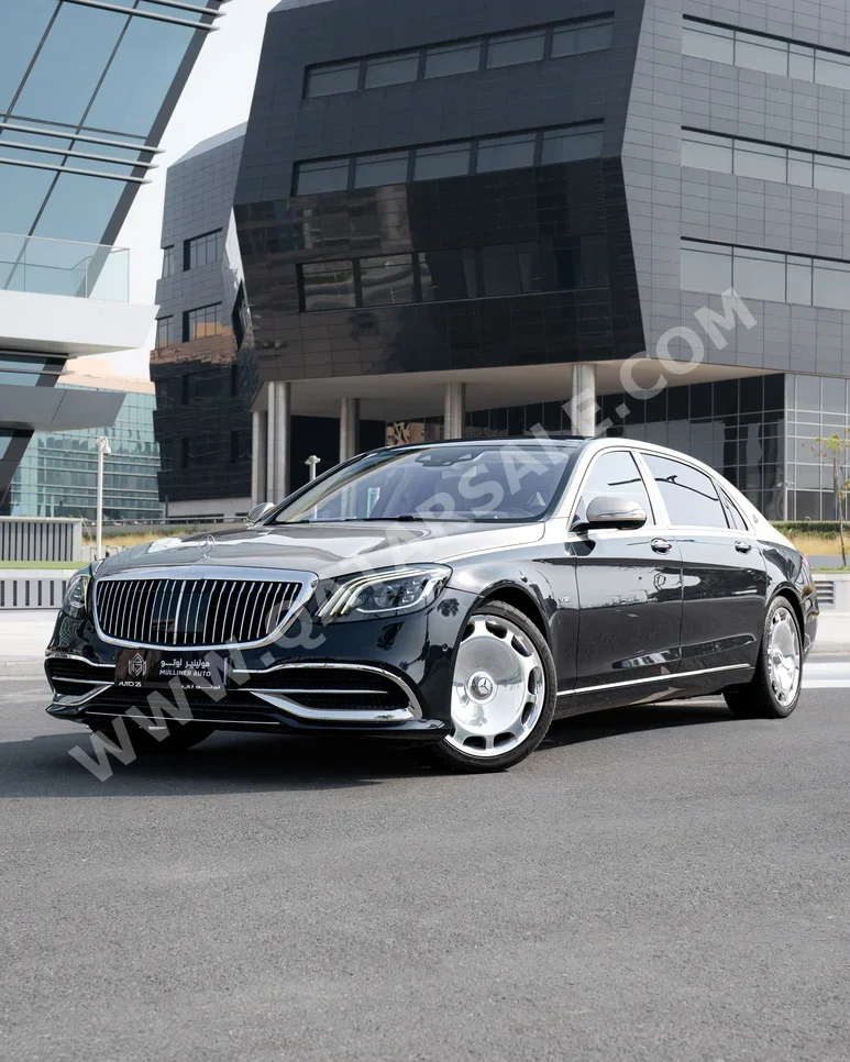Mercedes-Benz Maybach S650 2018 Automatic 50,000 Km 12 Cylinder All Wheel Drive (AWD) Sedan Black and Gold