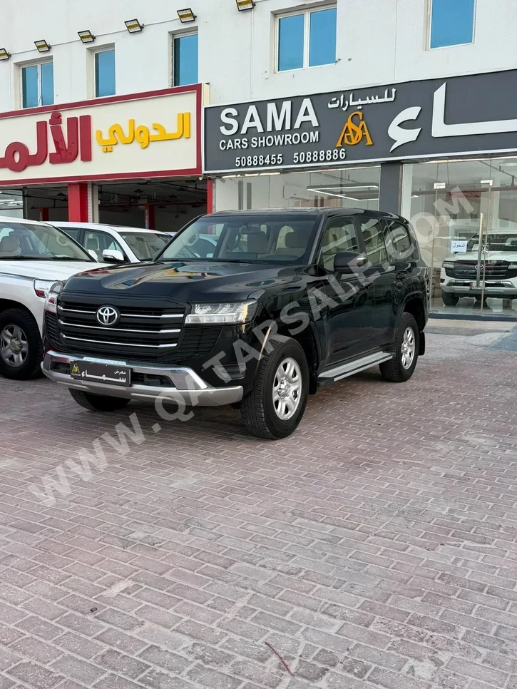 تويوتا  لاند كروزر  جي اكس  2023  اوتوماتيك  170,000 كم  6 سلندر  دفع رباعي  اس يو في  أسود
