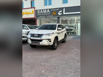 تويوتا  فورشنر  اس ار 5  2017  اوتوماتيك  160,000 كم  6 سلندر  دفع رباعي  اس يو في  أبيض