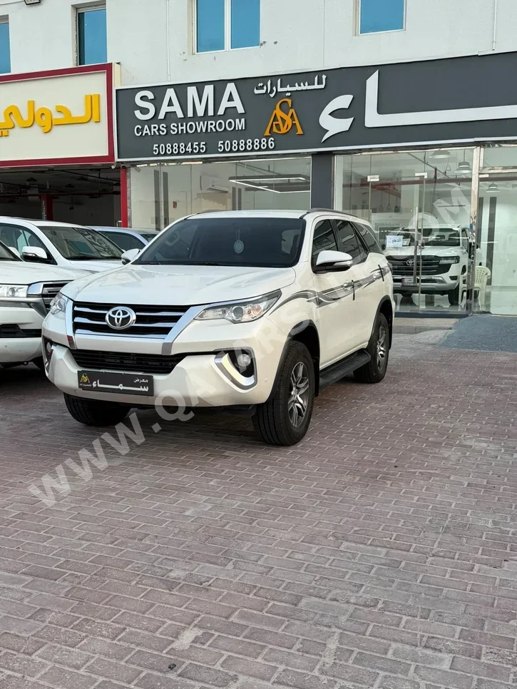 تويوتا فورشنر اس ار 5 2017 اوتوماتيك 160,000 كم 6 سلندر دفع رباعي اس يو في أبيض