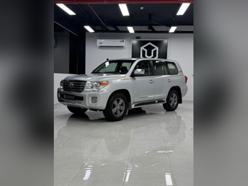 Toyota  Land Cruiser  VXR  2015  Automatic  281,000 Km  8 Cylinder  Four Wheel Drive (4WD)  SUV  Silver