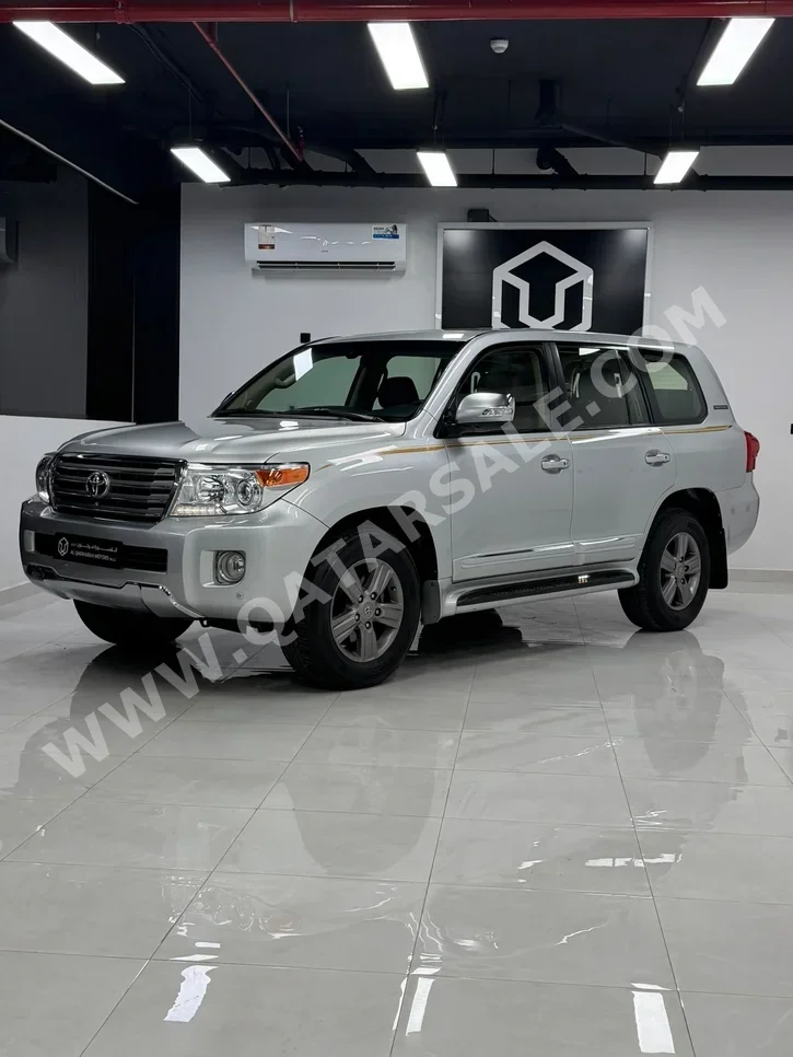 Toyota Land Cruiser VXR 2015 Automatic 281,000 Km 8 Cylinder Four Wheel Drive (4WD) SUV Silver