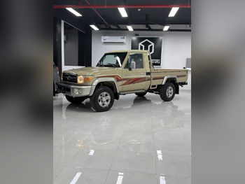 Toyota  Land Cruiser  LX  2010  Manual  281,000 Km  6 Cylinder  Four Wheel Drive (4WD)  Pick Up  Beige