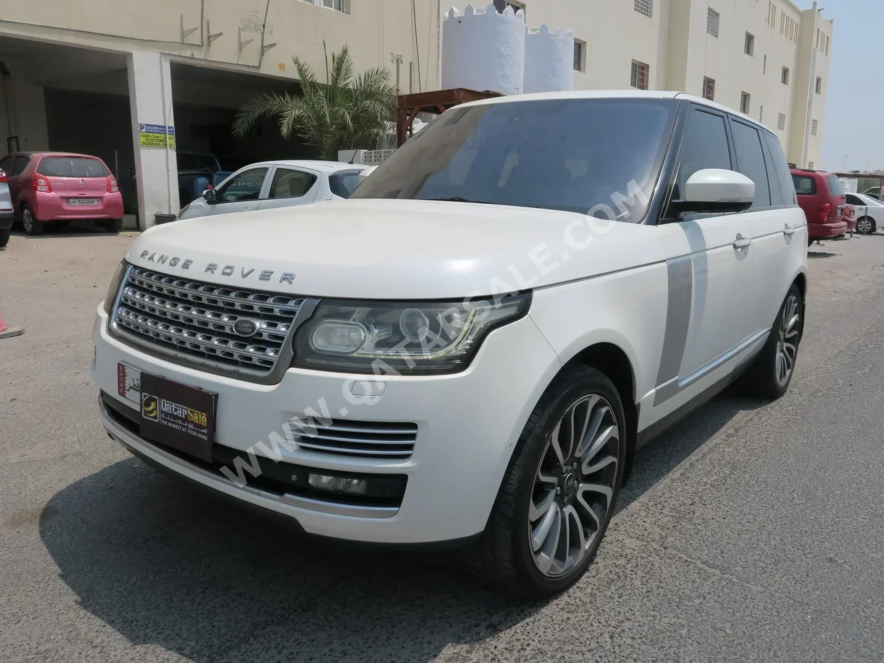 Land Rover  Range Rover  Vogue  Autobiography  2014  Automatic  196,000 Km  8 Cylinder  Four Wheel Drive (4WD)  SUV  White