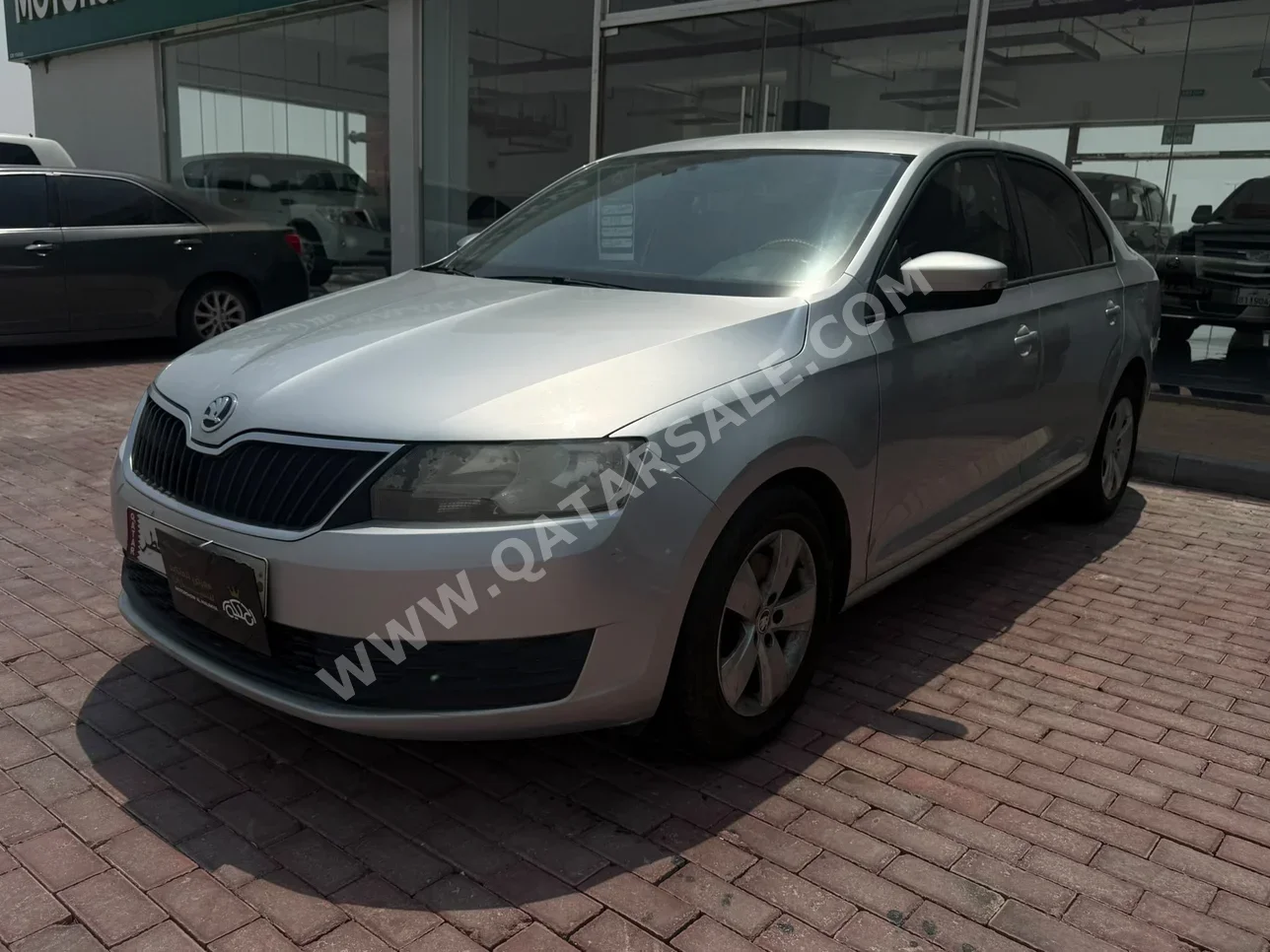 سكودا فابيا 2018 اوتوماتيك 190,000 كم 4 سلندر سحب امامي سيدان فضي