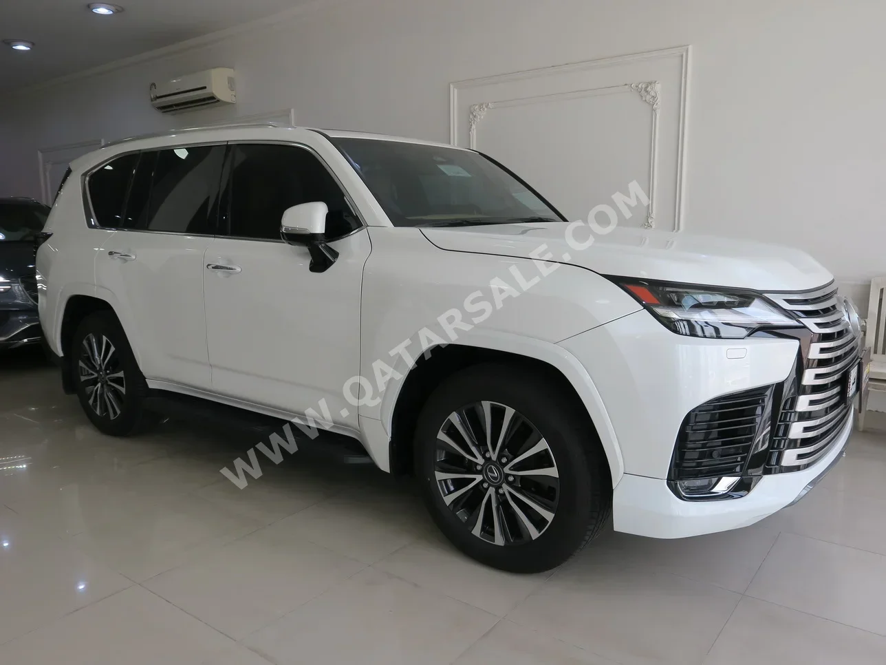 Lexus  LX  600 Luxury  2025  Automatic  27,000 Km  6 Cylinder  Four Wheel Drive (4WD)  SUV  White  With Warranty