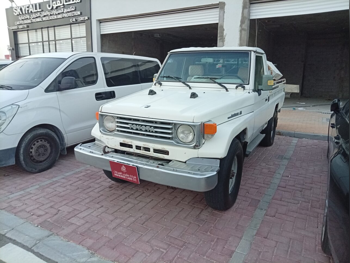 تويوتا  لاند كروزر  ال اكس  1997  عادي  800,000 كم  6 سلندر  دفع رباعي  بيكب  أبيض