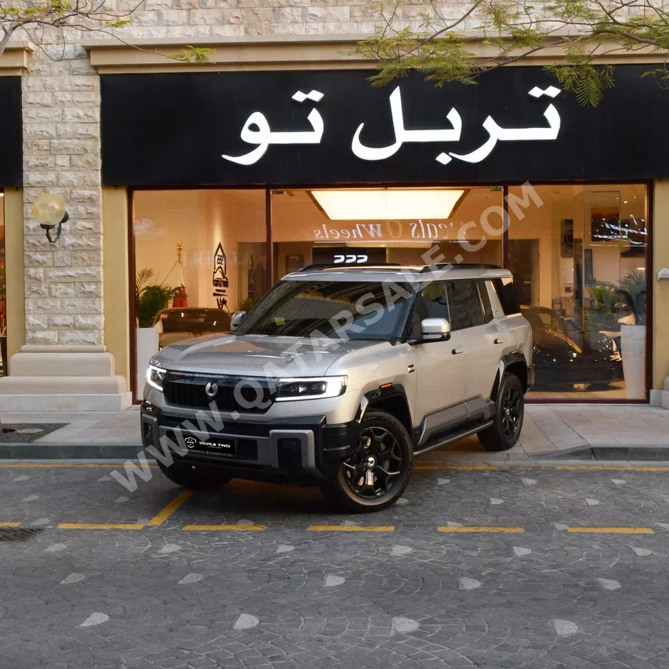 بي واي دي دينزا بي 8 2027 اوتوماتيك 1,700 كم 4 سلندر دفع رباعي اس يو في ذهبي تحت الضمان