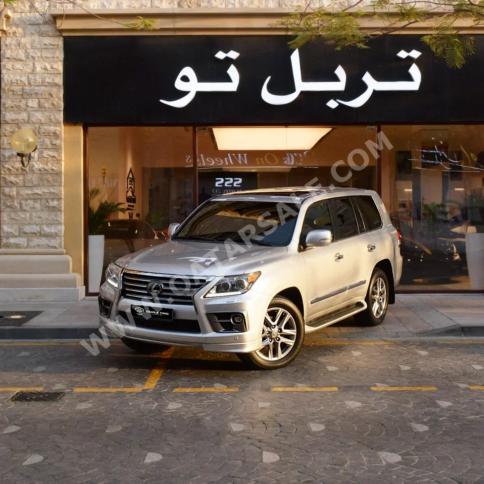لكزس ال اكس 570 اس 2015 اوتوماتيك 206,000 كم 8 سلندر دفع رباعي اس يو في فضي