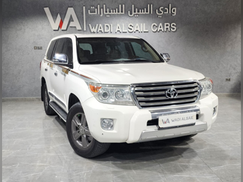 Toyota  Land Cruiser  GXR  2015  Automatic  233,000 Km  8 Cylinder  Four Wheel Drive (4WD)  SUV  White