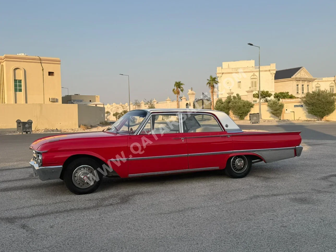 فورد جالكسي 500 1967 عادي 120,000 كم 6 سلندر دفع خلفي كلاسك ابيض وأحمر
