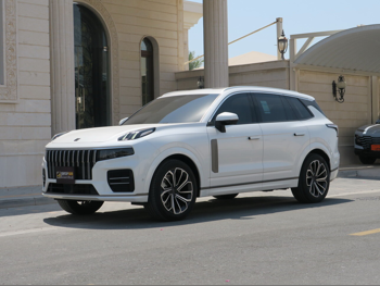 Lynk & Co  09  2024  Automatic  26,100 Km  4 Cylinder  All Wheel Drive (AWD)  SUV  White  With Warranty