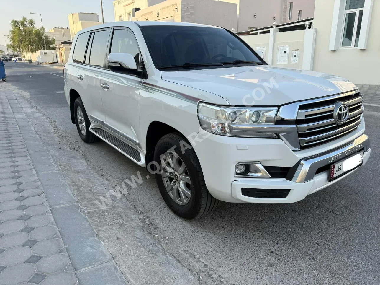 Toyota Land Cruiser GXR 2017 Automatic 183,000 Km 8 Cylinder Four Wheel Drive (4WD) SUV White