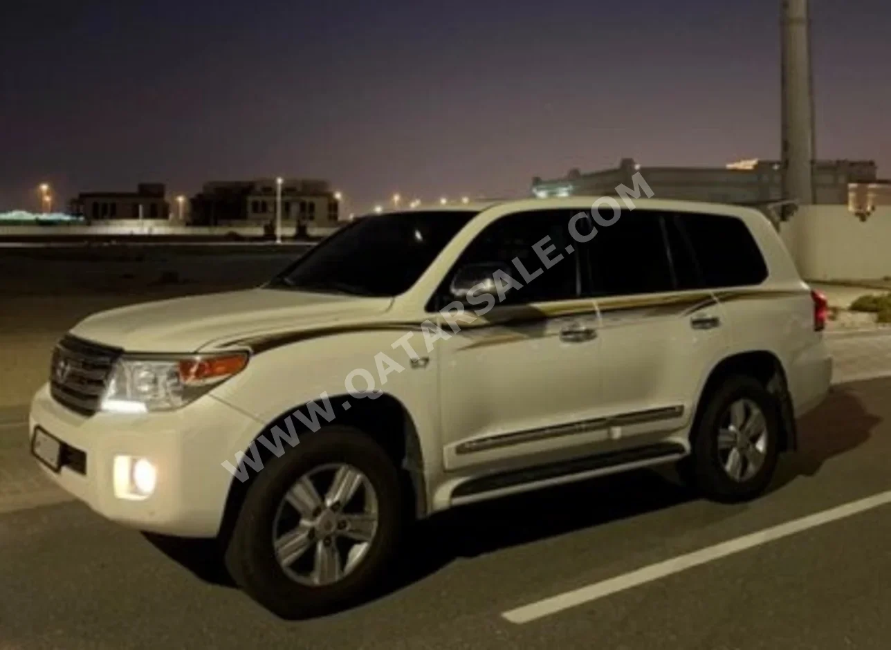 Toyota Land Cruiser VXR 2014 Automatic 340,000 Km 8 Cylinder All Wheel Drive (AWD) SUV White