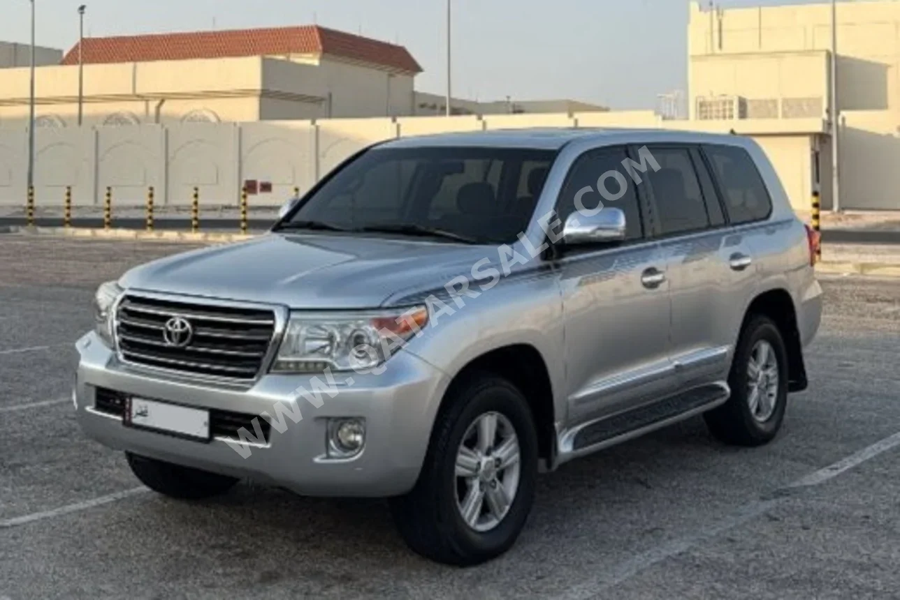 Toyota Land Cruiser GXR 2013 Automatic 368,000 Km 8 Cylinder Four Wheel Drive (4WD) SUV Silver