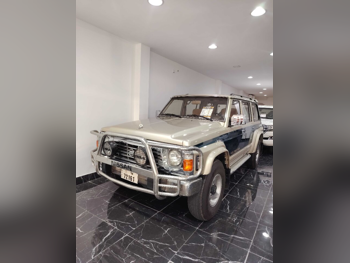 نيسان  باترول  سوبر سفاري  1997  عادي  261,000 كم  6 سلندر  دفع رباعي  اس يو في  ذهبي فاتح
