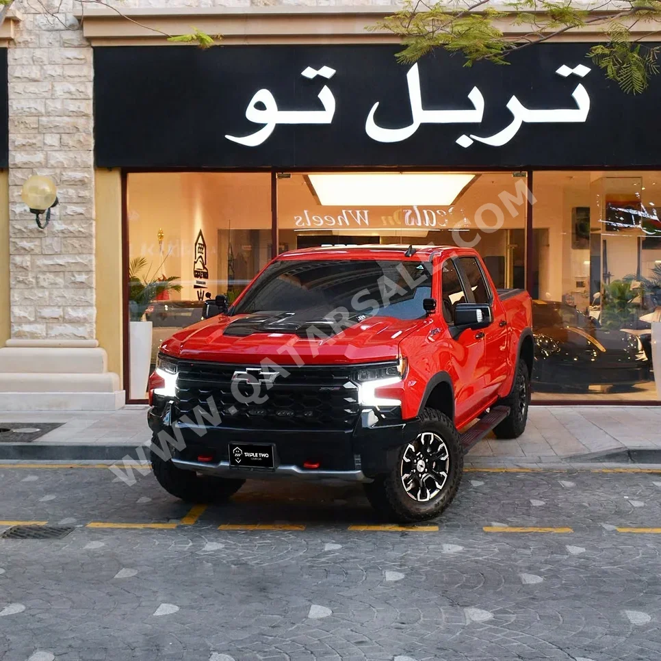 شفروليه سلفرادو زد ار 2 2022 اوتوماتيك 83,890 كم 8 سلندر دفع رباعي بيكب أحمر