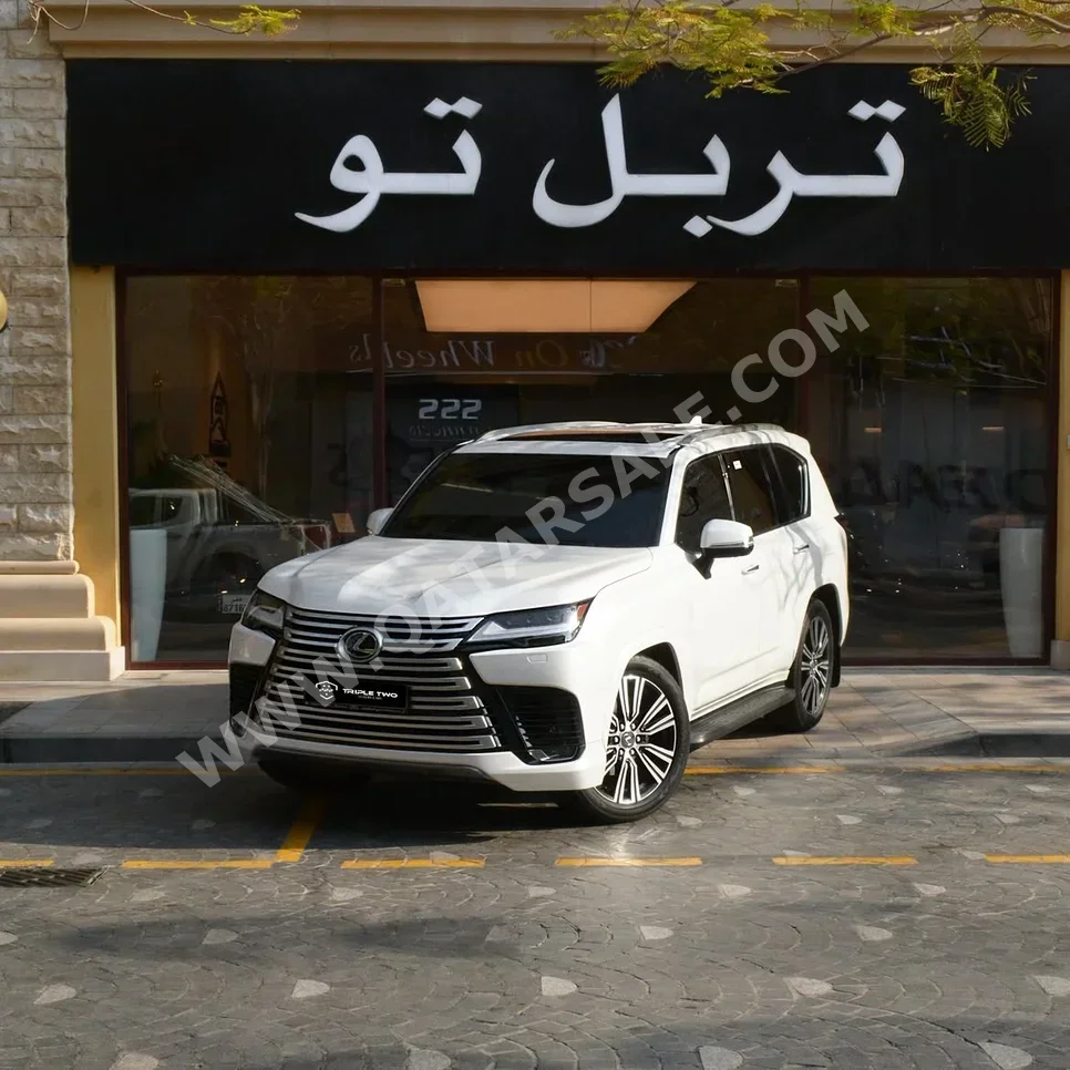 لكزس ال اكس 600 لكجري 2026 اوتوماتيك 20,200 كم 6 سلندر دفع رباعي اس يو في أبيض تحت الضمان
