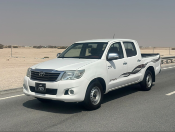Toyota  Hilux  2013  Automatic  227,000 Km  4 Cylinder  Four Wheel Drive (4WD)  Pick Up  White