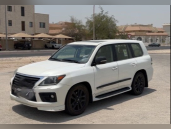 Lexus LX 570 S 2014 Automatic 130,000 Km 8 Cylinder Four Wheel Drive (4WD) SUV White