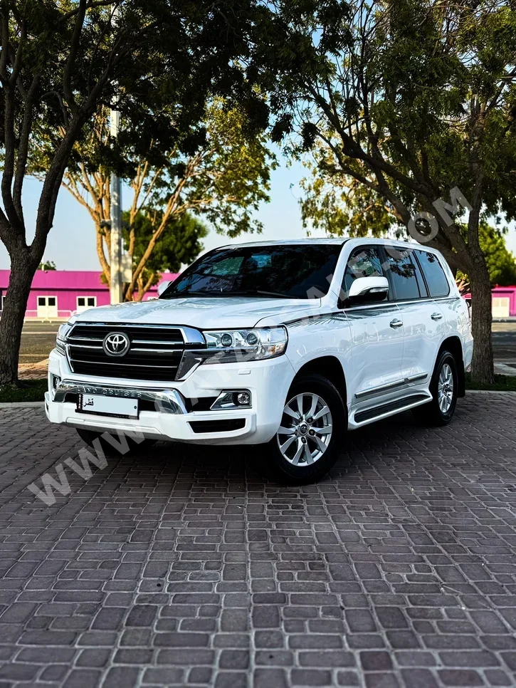 تويوتا لاند كروزر جي اكس ار 2019 اوتوماتيك 155,000 كم 6 سلندر دفع رباعي اس يو في أبيض