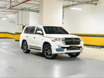 Toyota  Land Cruiser  VXR- Grand Touring S  2020  Automatic  222,000 Km  8 Cylinder  Four Wheel Drive (4WD)  SUV  White