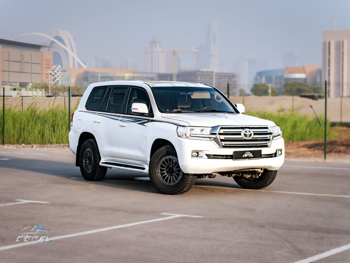 Toyota  Land Cruiser  GXR  2017  Automatic  342,000 Km  8 Cylinder  Four Wheel Drive (4WD)  SUV  White