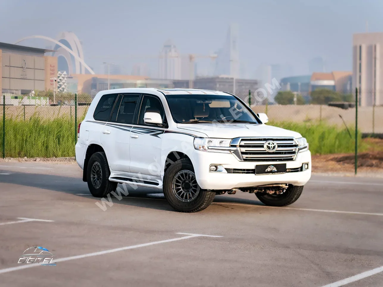 Toyota Land Cruiser GXR 2017 Automatic 342,000 Km 8 Cylinder Four Wheel Drive (4WD) SUV White