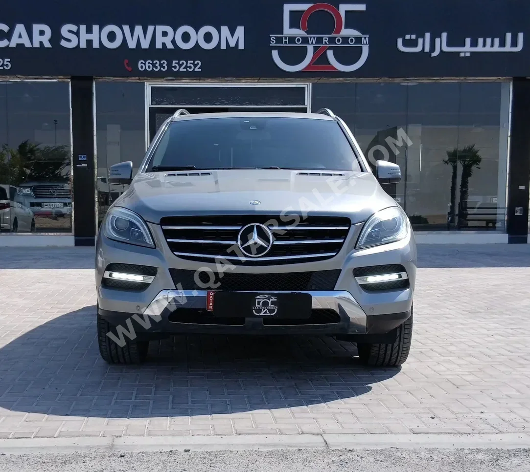 مرسيدس - بنز ام ال 350 2014 اوتوماتيك 190,000 كم 6 سلندر دفع رباعي اس يو في فضي