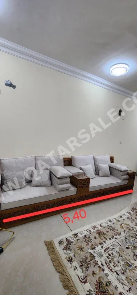 الأرائك والكنب والكراسي طقم كنب - قماش - اللون الرمادي