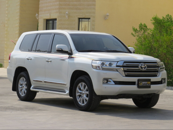 Toyota Land Cruiser GXR 2018 Automatic 356,000 Km 8 Cylinder Four Wheel Drive (4WD) SUV White