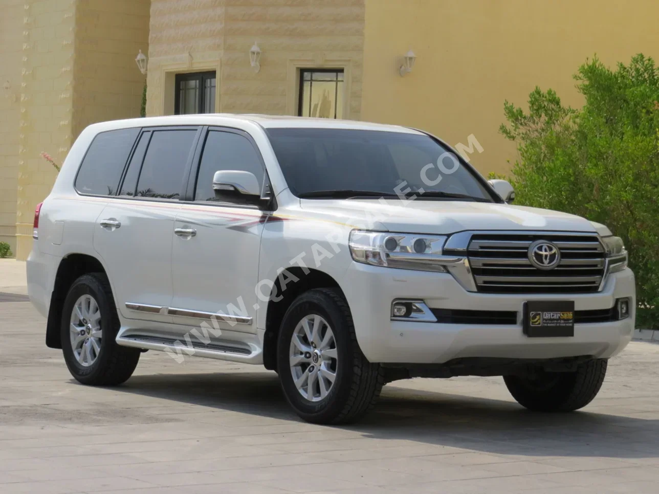 Toyota Land Cruiser GXR 2018 Automatic 356,000 Km 8 Cylinder Four Wheel Drive (4WD) SUV White