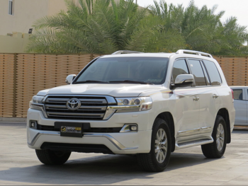 Toyota Land Cruiser GXR 2018 Automatic 173,000 Km 8 Cylinder Four Wheel Drive (4WD) SUV White