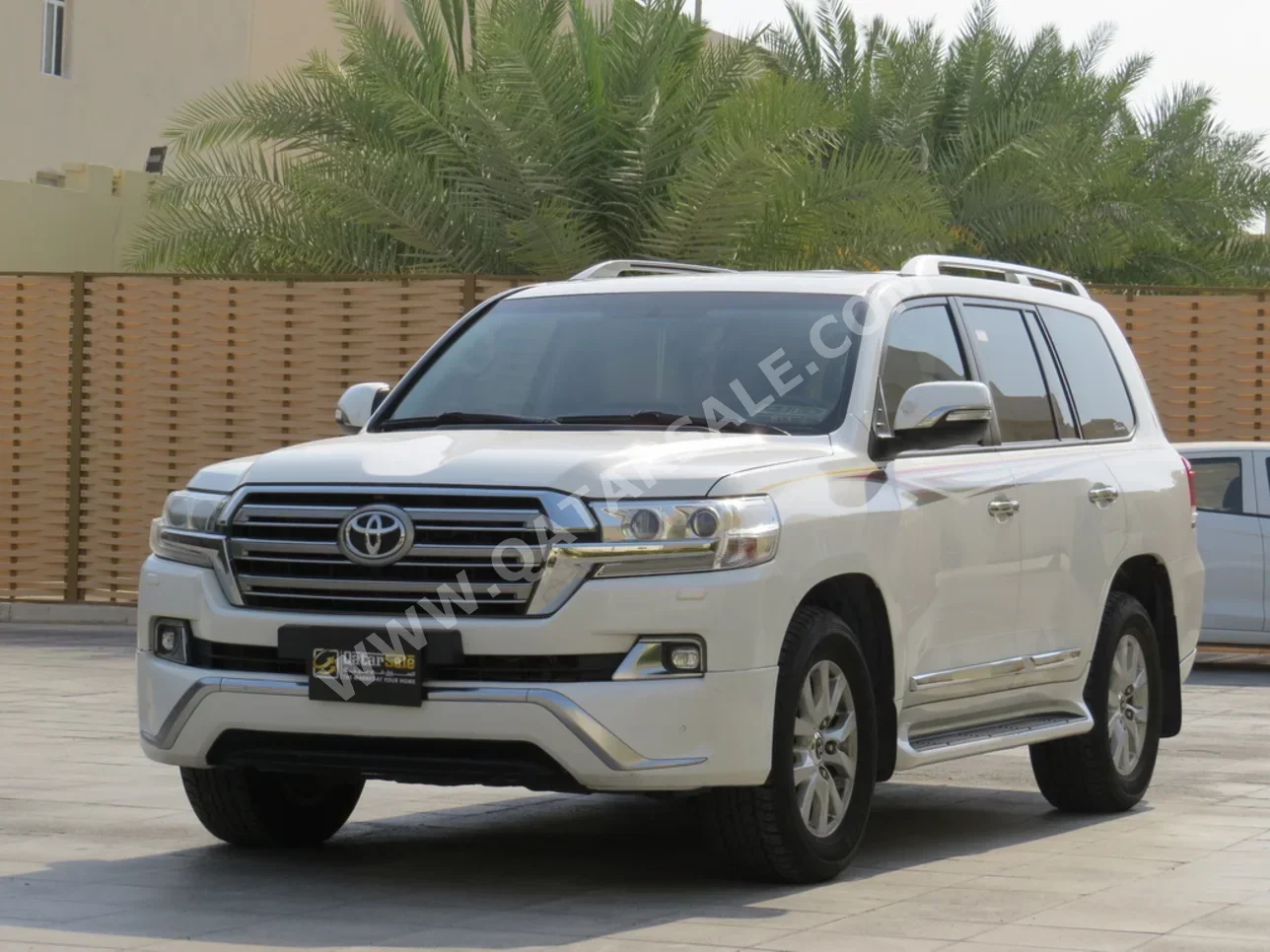 Toyota Land Cruiser GXR 2018 Automatic 173,000 Km 8 Cylinder Four Wheel Drive (4WD) SUV White