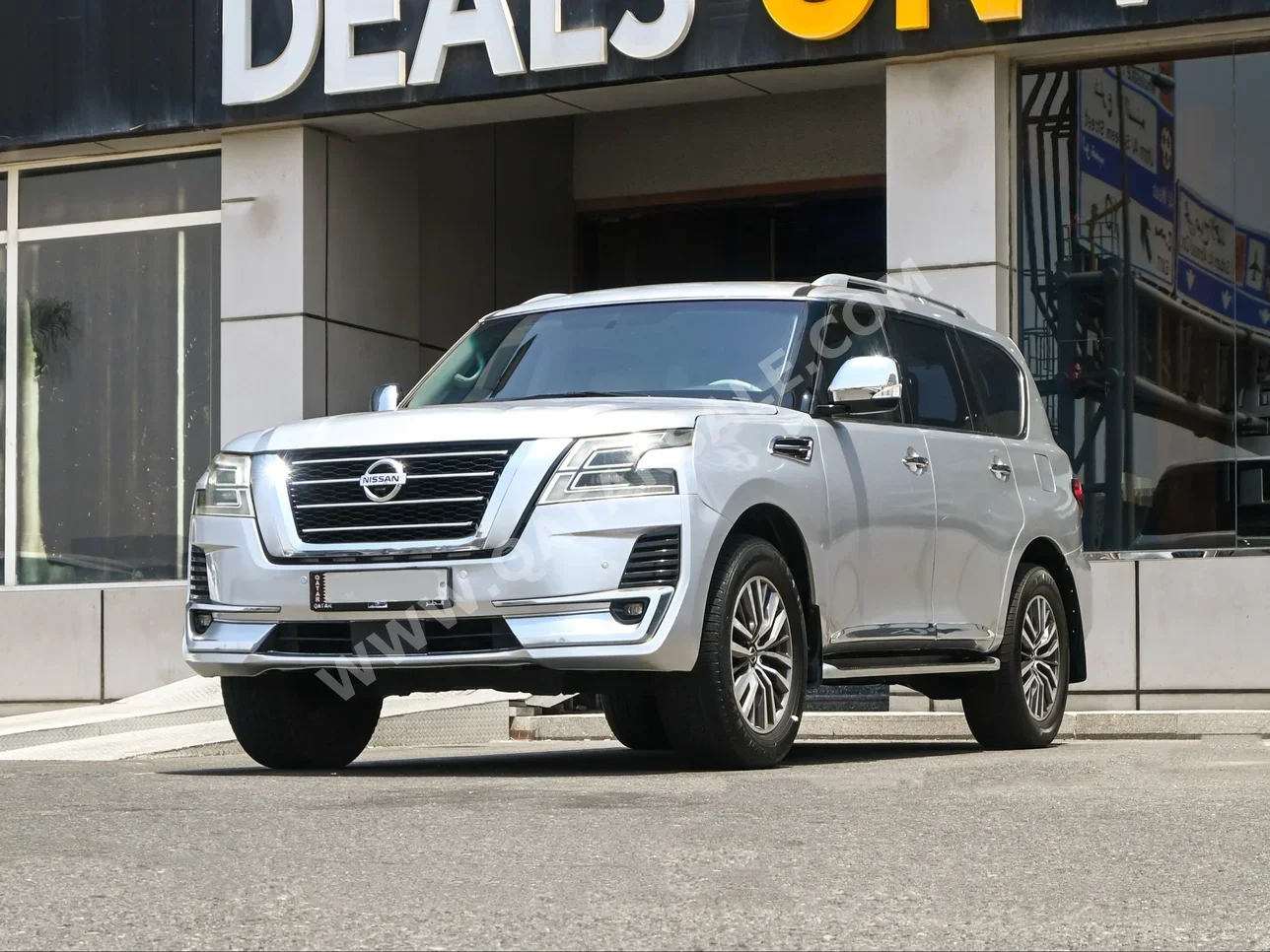 Nissan Patrol Platinum 2011 Automatic 256,000 Km 8 Cylinder Four Wheel Drive (4WD) SUV Silver