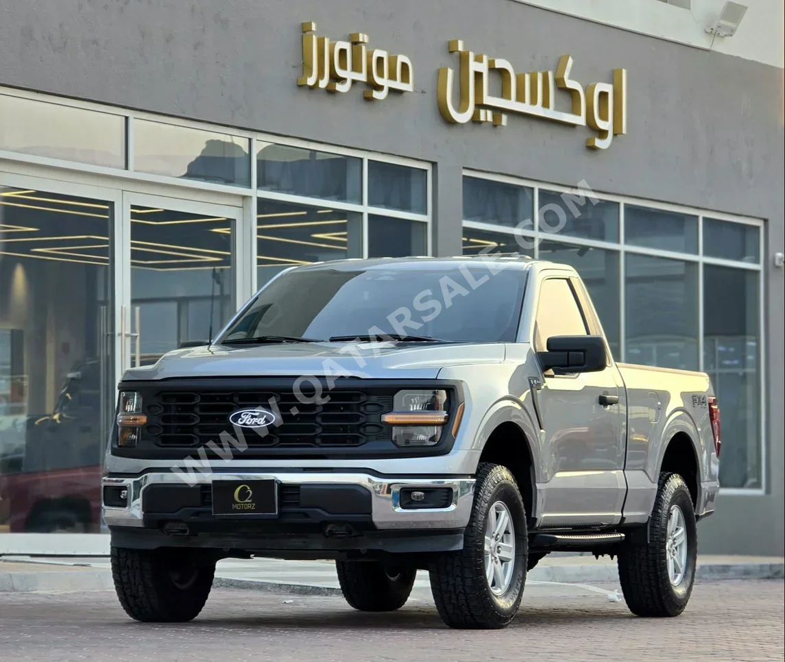 فورد أف 150 اف اكس 4 2025 اوتوماتيك 45,000 كم 8 سلندر دفع رباعي بيكب فضي تحت الضمان